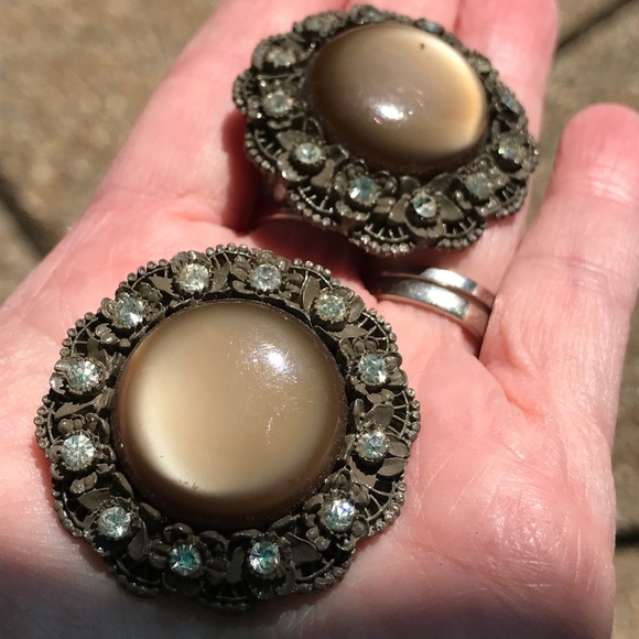 Vintage Large Detailed Bakelite Earrings - Picture 5 of 5